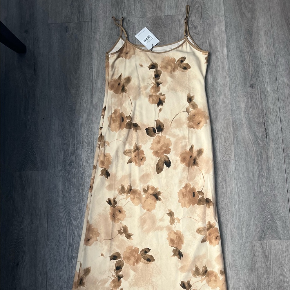 Princess Polly, floral max dress. Size 6. New with tags.